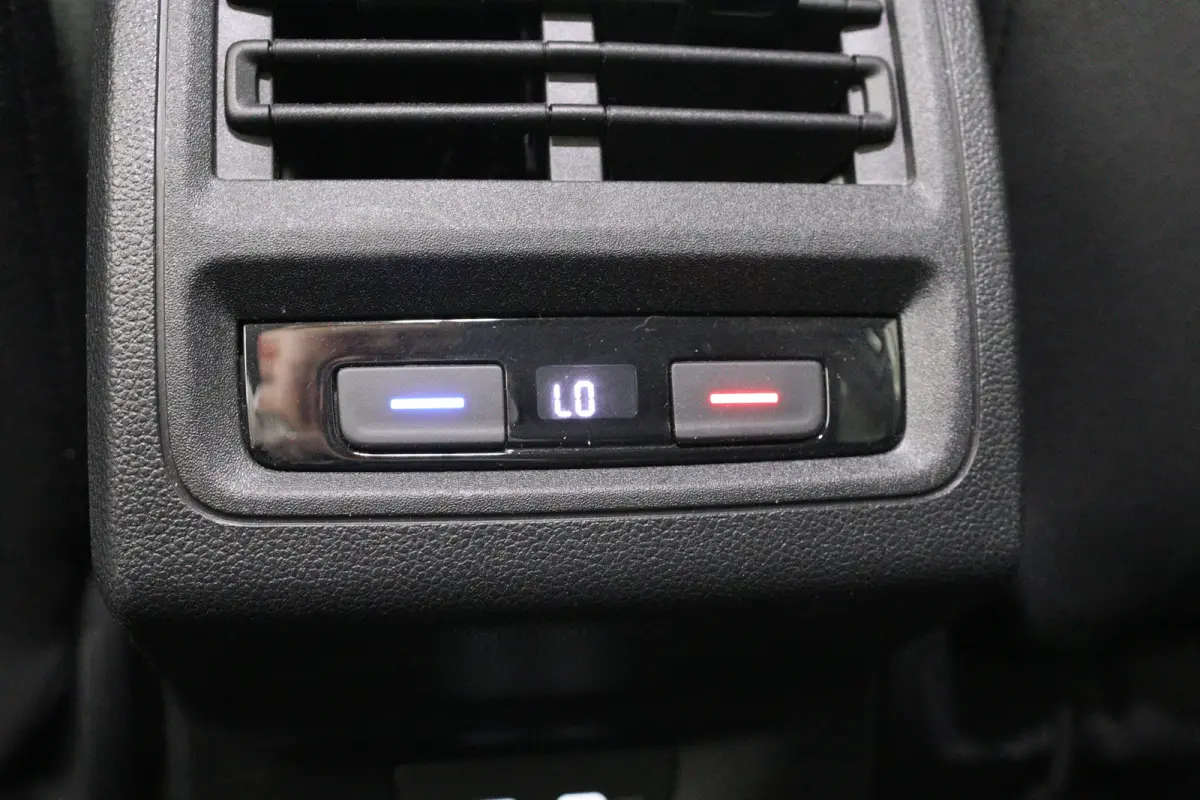 1.5 TSI Style | LED | Memory | Cruise Adaptuive | Stoel/Stuurverwarming | Camera | Sfeerverlichting | Navi | Keyless | DAB | Lichtmetalen Velgen