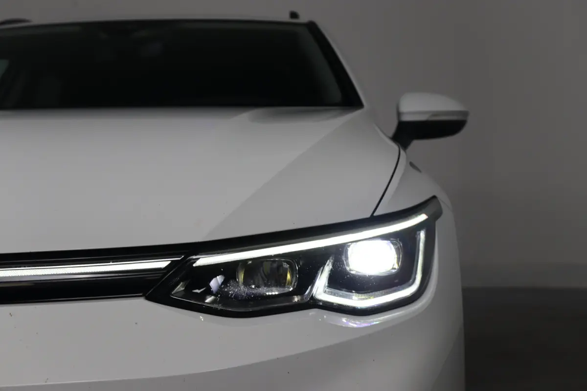 1.5 TSI Style | LED | Memory | Cruise Adaptuive | Stoel/Stuurverwarming | Camera | Sfeerverlichting | Navi | Keyless | DAB | Lichtmetalen Velgen