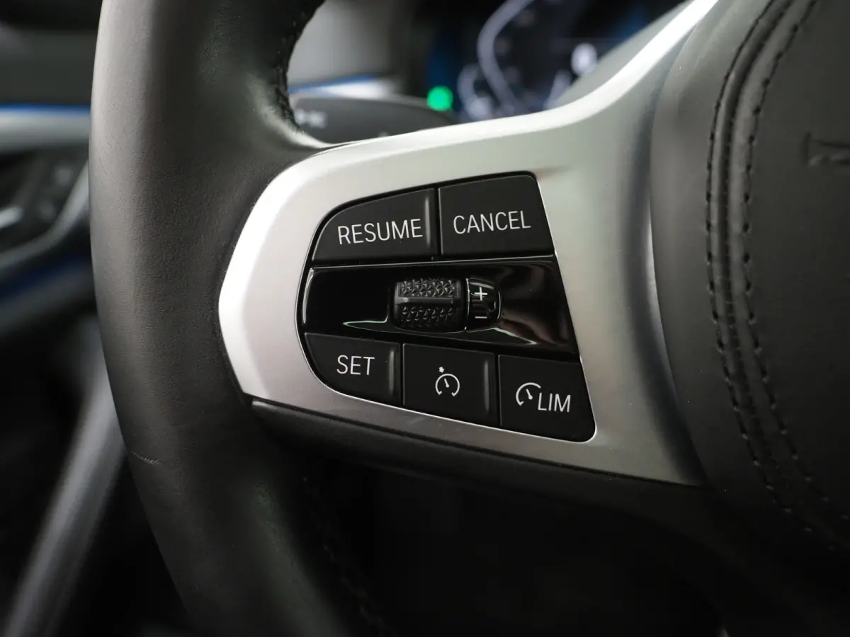 530e | Panoramadak | Leder | Camera | Sfeerlicht | Keyless | Stoelverwarming | Cruise | Carplay
