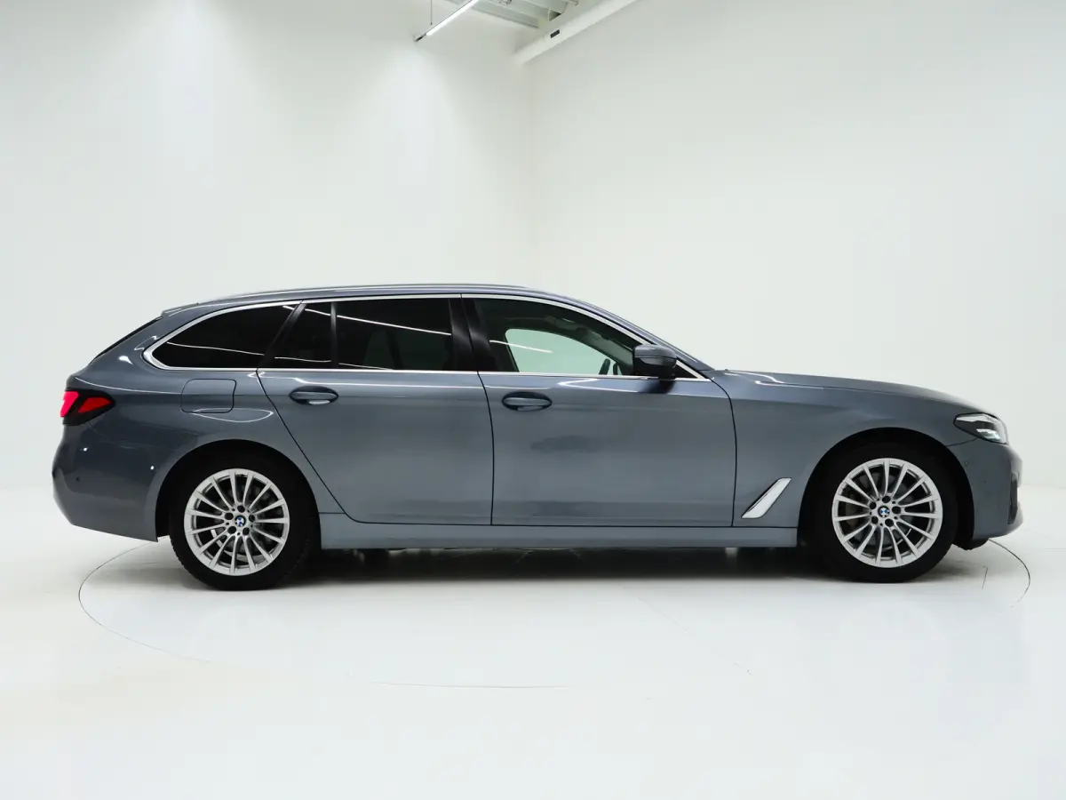 530e | Panoramadak | Leder | Camera | Sfeerlicht | Keyless | Stoelverwarming | Cruise | Carplay