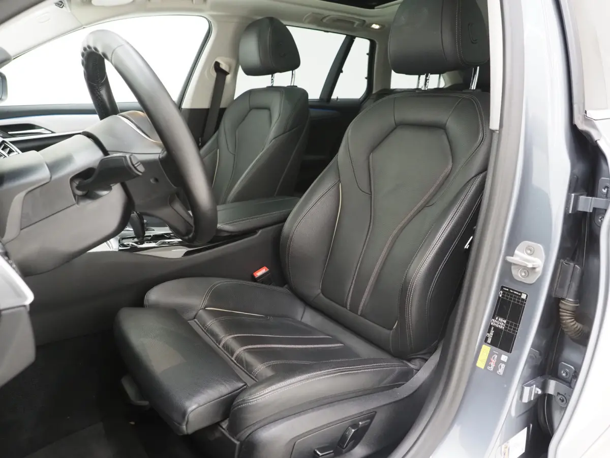 530e | Panoramadak | Leder | Camera | Sfeerlicht | Keyless | Stoelverwarming | Cruise | Carplay