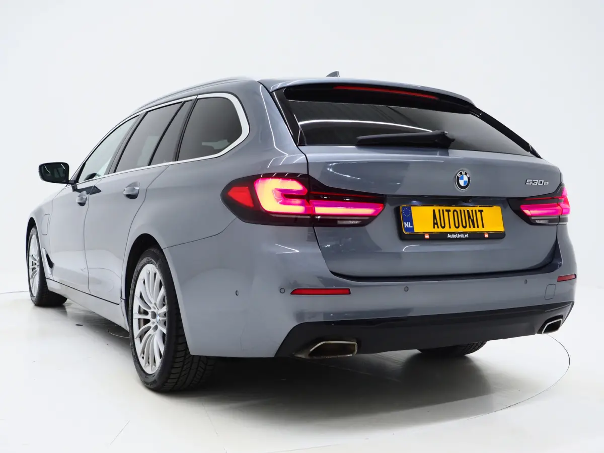530e | Panoramadak | Leder | Camera | Sfeerlicht | Keyless | Stoelverwarming | Cruise | Carplay