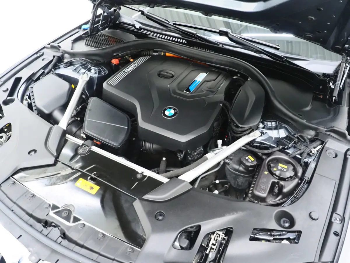 530e | Panoramadak | Leder | Camera | Sfeerlicht | Keyless | Stoelverwarming | Cruise | Carplay