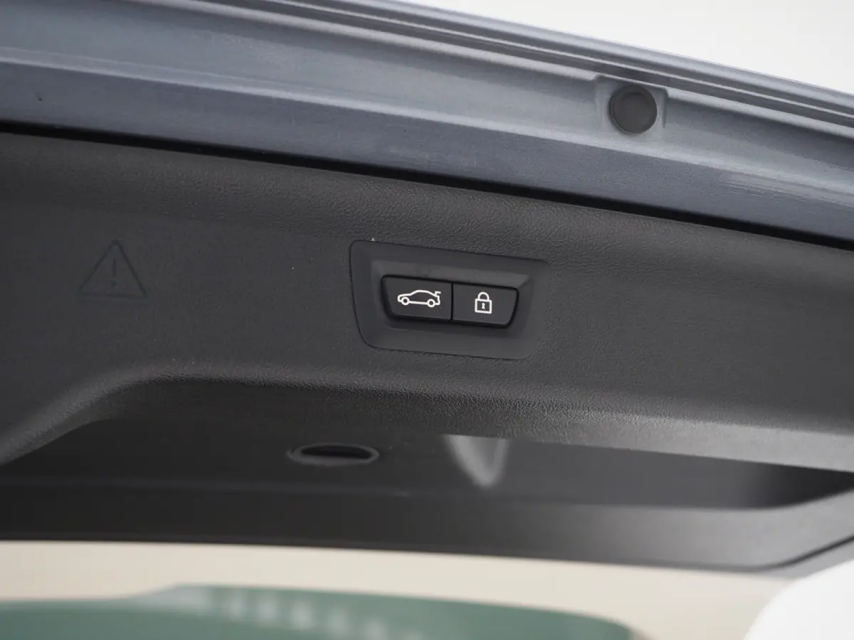 530e | Panoramadak | Leder | Camera | Sfeerlicht | Keyless | Stoelverwarming | Cruise | Carplay