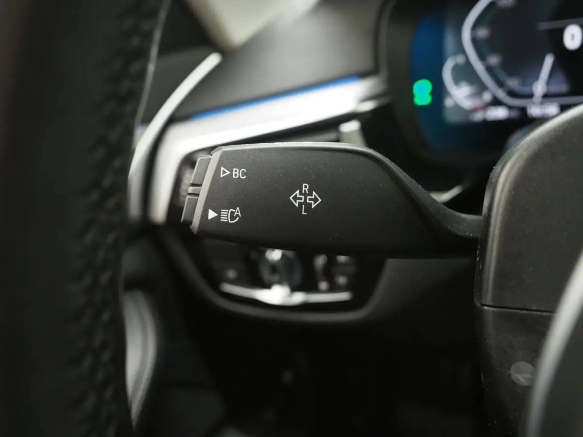 530e | Panoramadak | Leder | Camera | Sfeerlicht | Keyless | Stoelverwarming | Cruise | Carplay