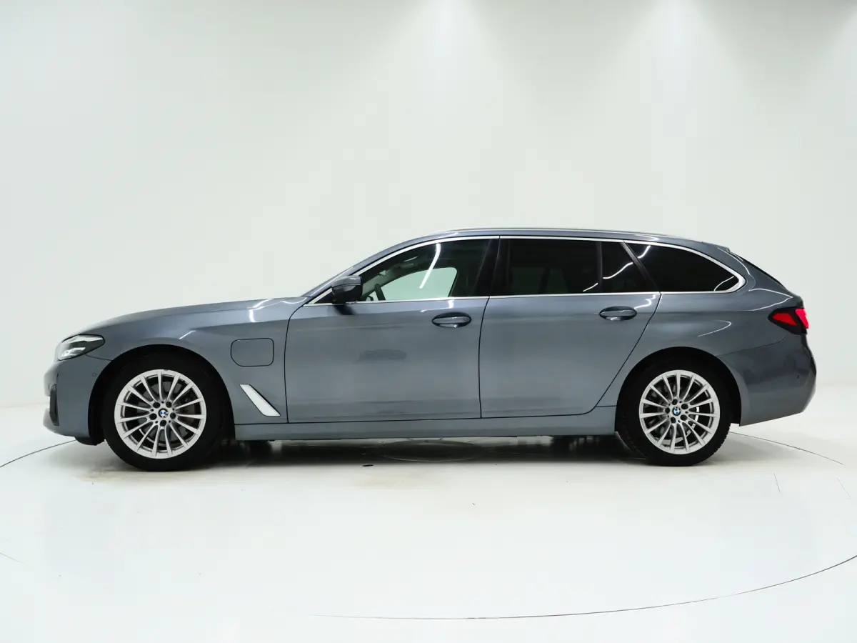 530e | Panoramadak | Leder | Camera | Sfeerlicht | Keyless | Stoelverwarming | Cruise | Carplay