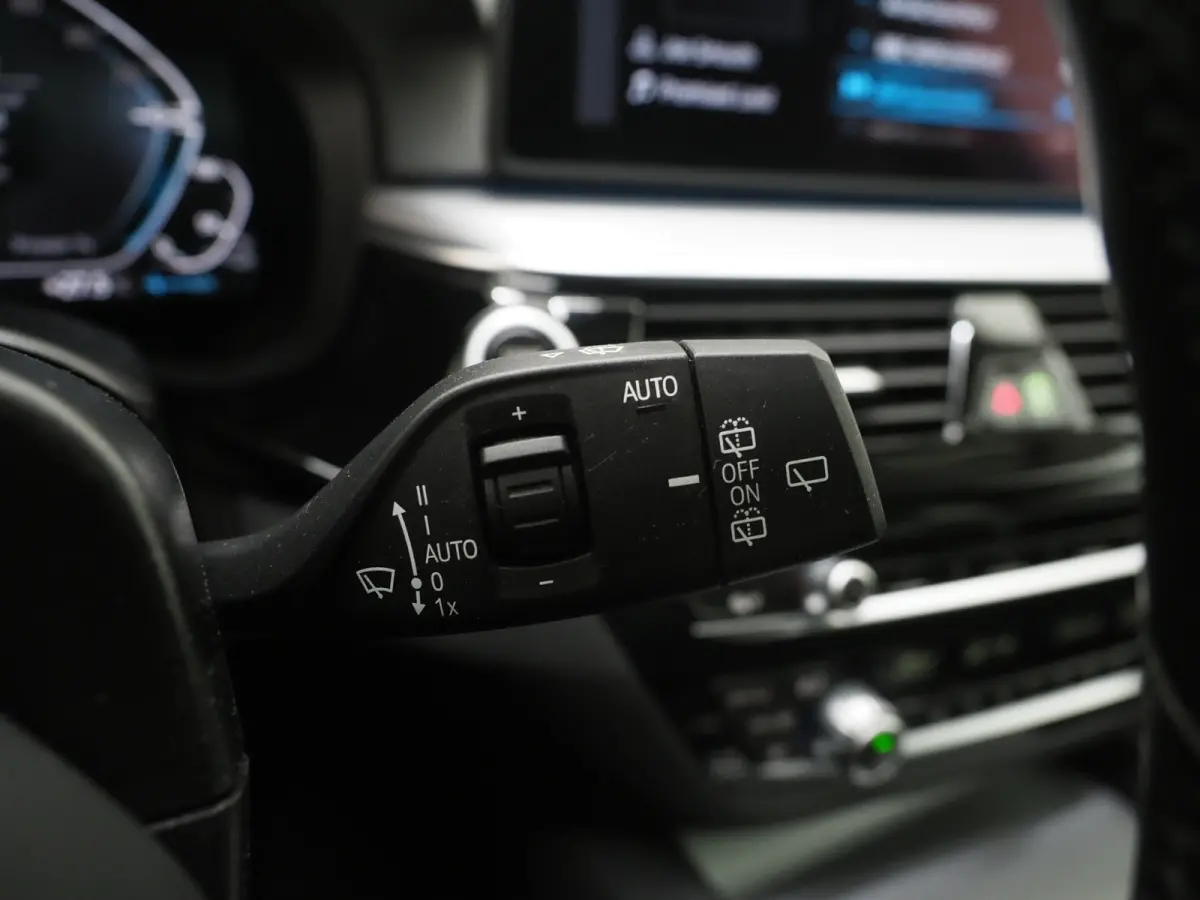 530e | Panoramadak | Leder | Camera | Sfeerlicht | Keyless | Stoelverwarming | Cruise | Carplay