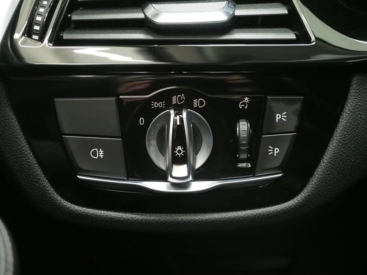 530e | Panoramadak | Leder | Camera | Sfeerlicht | Keyless | Stoelverwarming | Cruise | Carplay