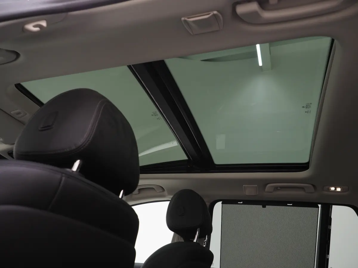 530e | Panoramadak | Leder | Camera | Sfeerlicht | Keyless | Stoelverwarming | Cruise | Carplay