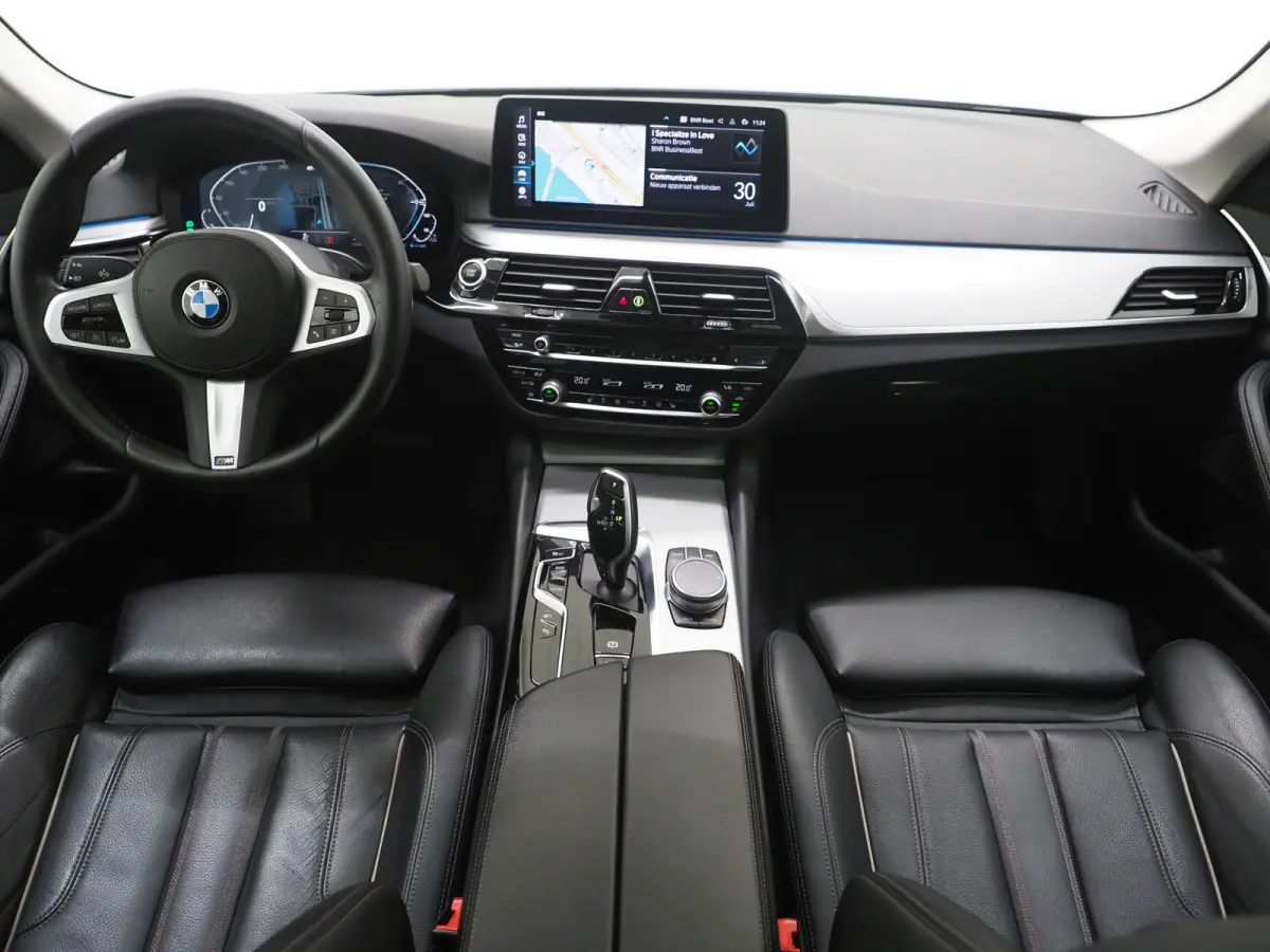 530e | Panoramadak | Leder | Camera | Sfeerlicht | Keyless | Stoelverwarming | Cruise | Carplay