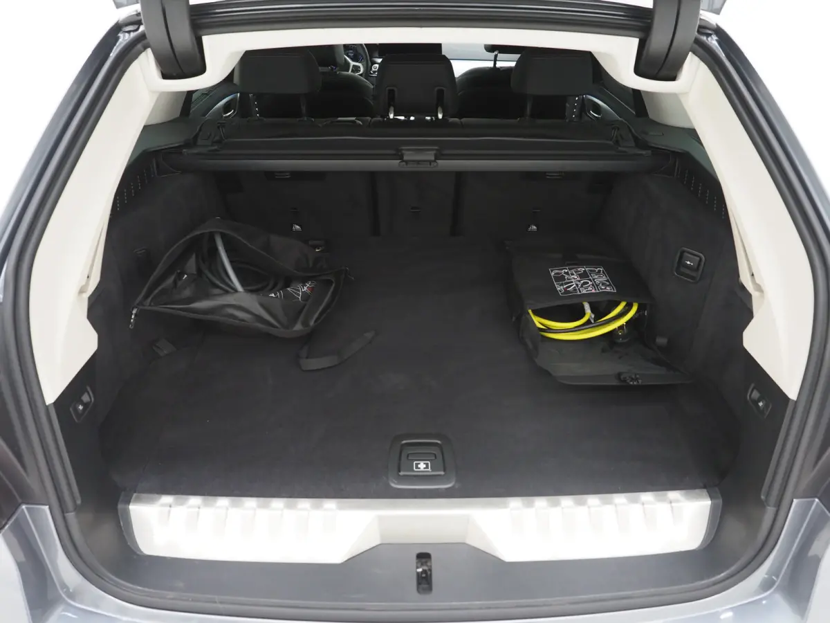 530e | Panoramadak | Leder | Camera | Sfeerlicht | Keyless | Stoelverwarming | Cruise | Carplay