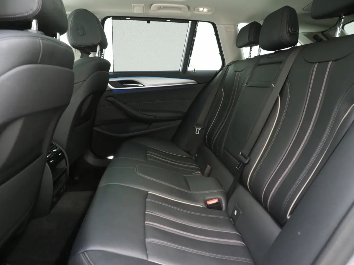 530e | Panoramadak | Leder | Camera | Sfeerlicht | Keyless | Stoelverwarming | Cruise | Carplay