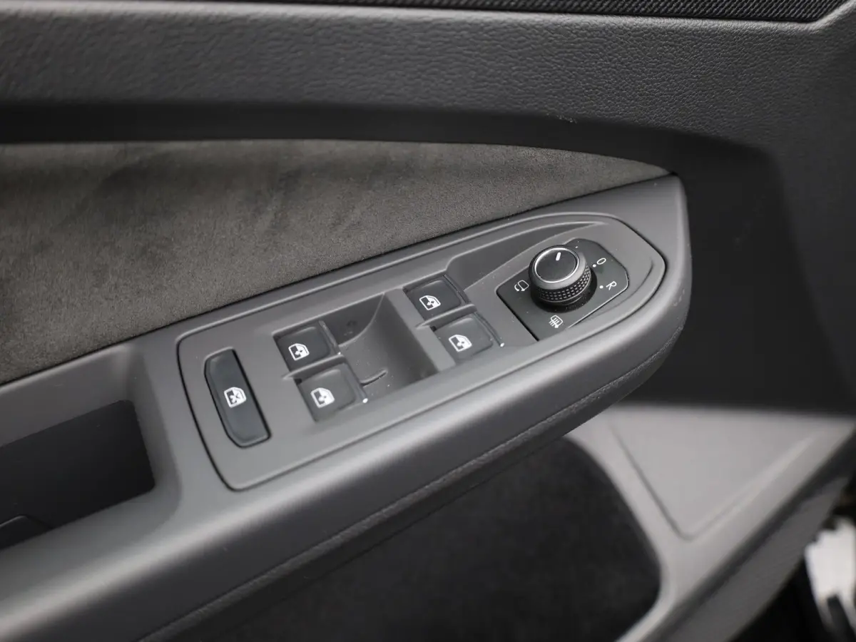 1.5 eTSI R-Line Edition | Pano | Keyless | Trekhaak wegkl. | IQ Light | Head Up | Harman/Kardon | Prijs Rijklaar!!