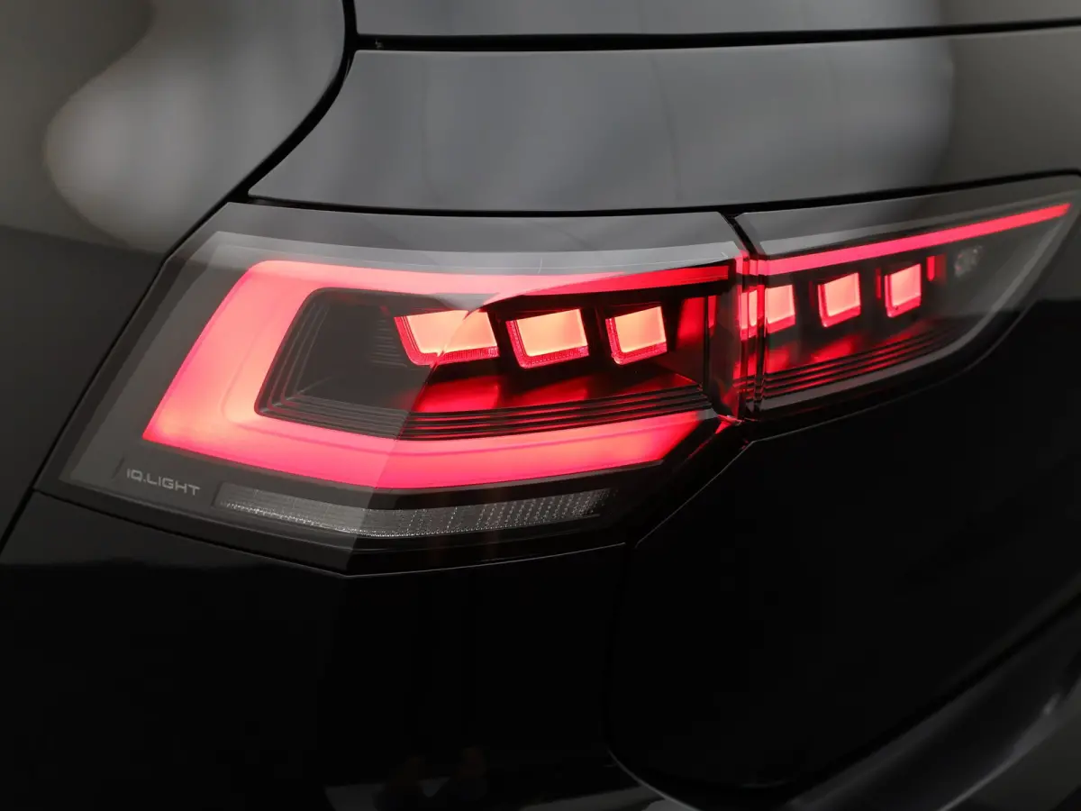 1.5 eTSI R-Line Edition | Pano | Keyless | Trekhaak wegkl. | IQ Light | Head Up | Harman/Kardon | Prijs Rijklaar!!
