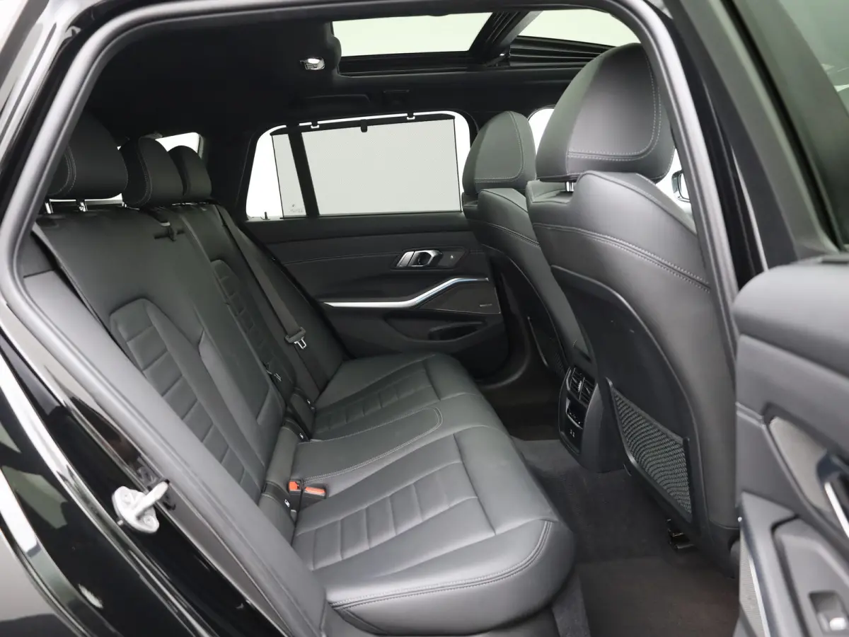 M340i xDrive | Pano | Keyless | Memory | Trekhaak | Laser | Head Up | 19'' | Prijs Rijklaar!!