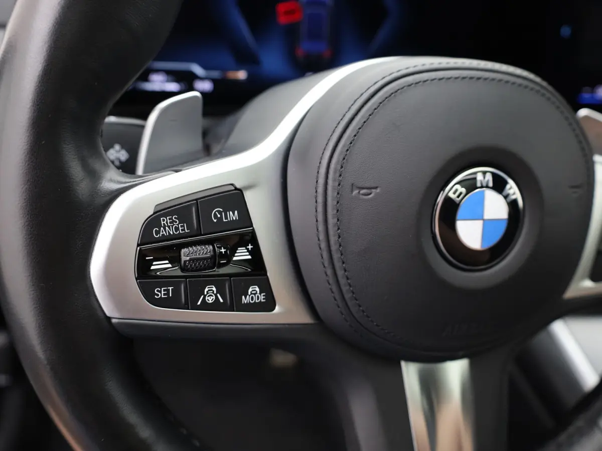M340i xDrive | Pano | Keyless | Memory | Trekhaak | Laser | Head Up | 19'' | Prijs Rijklaar!!