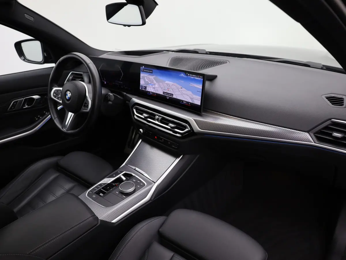 M340i xDrive | Pano | Keyless | Memory | Trekhaak | Laser | Head Up | 19'' | Prijs Rijklaar!!