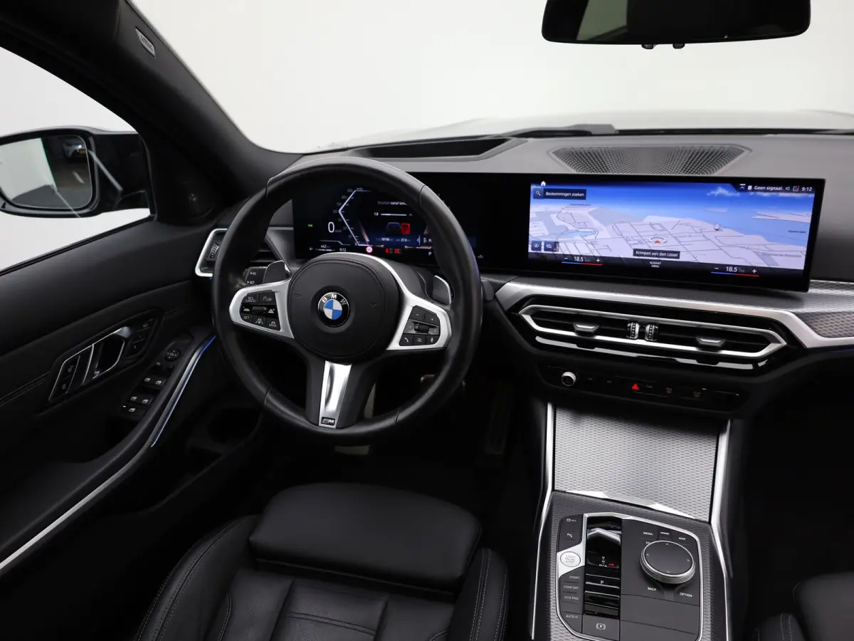 M340i xDrive | Pano | Keyless | Memory | Trekhaak | Laser | Head Up | 19'' | Prijs Rijklaar!!