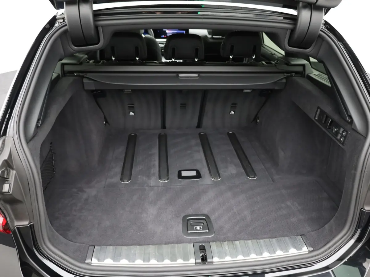M340i xDrive | Pano | Keyless | Memory | Trekhaak | Laser | Head Up | 19'' | Prijs Rijklaar!!
