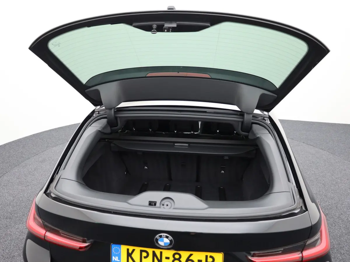 M340i xDrive | Pano | Keyless | Memory | Trekhaak | Laser | Head Up | 19'' | Prijs Rijklaar!!