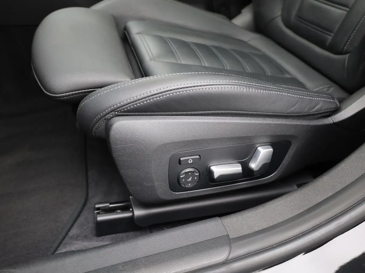 M340i xDrive | Pano | Keyless | Memory | Trekhaak | Laser | Head Up | 19'' | Prijs Rijklaar!!