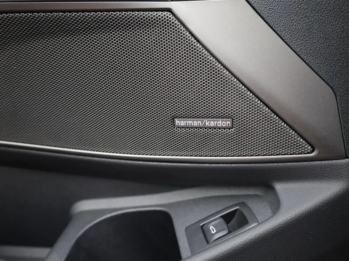 M340i xDrive | Pano | Keyless | Memory | Trekhaak | Laser | Head Up | 19'' | Prijs Rijklaar!!