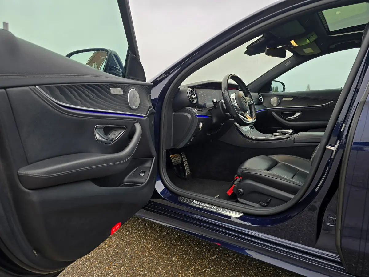 400d 4Matic Premium Plus - 340 Pk - Euro 6 - Lederen bekleding - ParkeerCamera - Schuif/Kanteldak