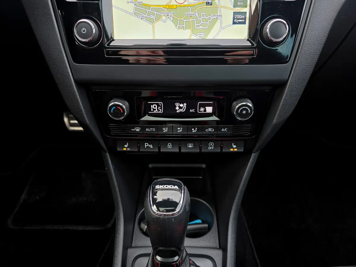 1.0 TSI Greentech Clever - 110 Pk - Euro 6 - AUTOMAAT - Navi - PDC V+A
