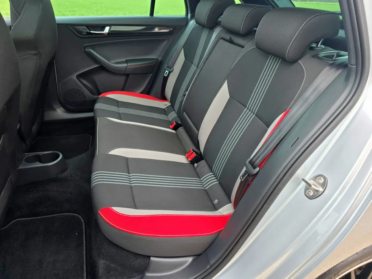 1.0 TSI Greentech Clever - 110 Pk - Euro 6 - AUTOMAAT - Navi - PDC V+A