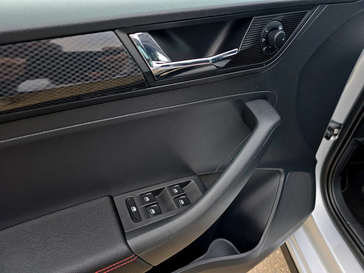 1.0 TSI Greentech Clever - 110 Pk - Euro 6 - AUTOMAAT - Navi - PDC V+A