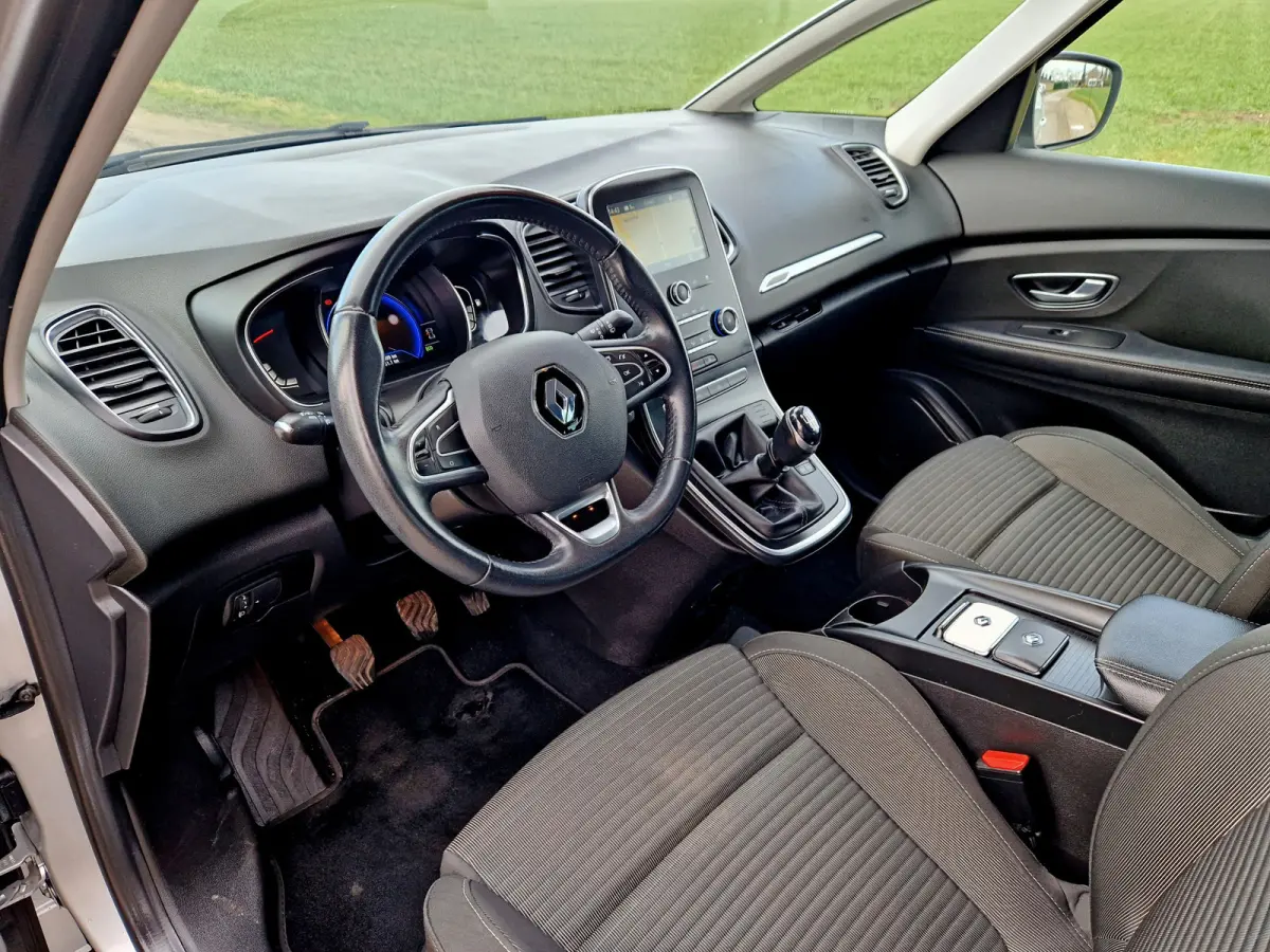 1.5 dCi Intens 7p. - 110 Pk - Euro 6 - Navi - Airco - Cruise Control