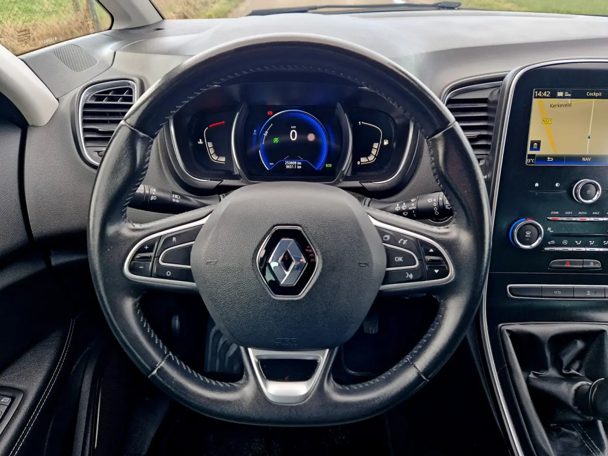 1.5 dCi Intens 7p. - 110 Pk - Euro 6 - Navi - Airco - Cruise Control
