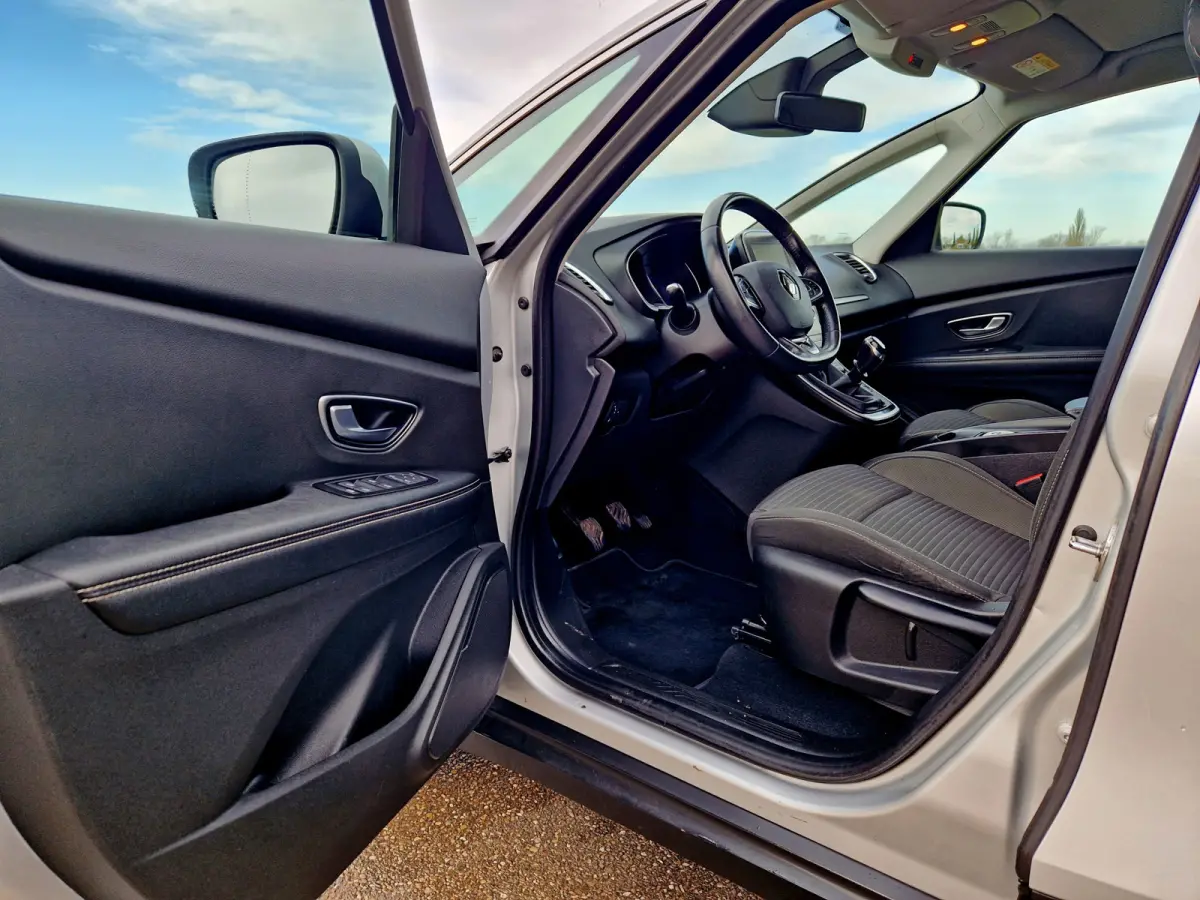 1.5 dCi Intens 7p. - 110 Pk - Euro 6 - Navi - Airco - Cruise Control