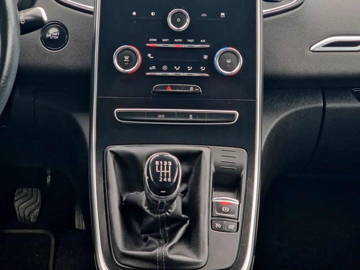 1.5 dCi Intens 7p. - 110 Pk - Euro 6 - Navi - Airco - Cruise Control