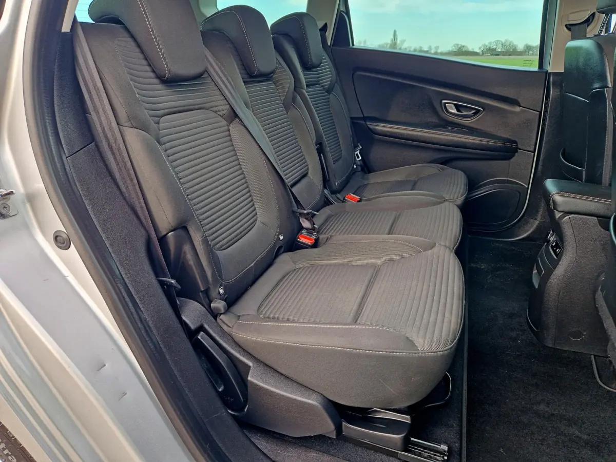 1.5 dCi Intens 7p. - 110 Pk - Euro 6 - Navi - Airco - Cruise Control