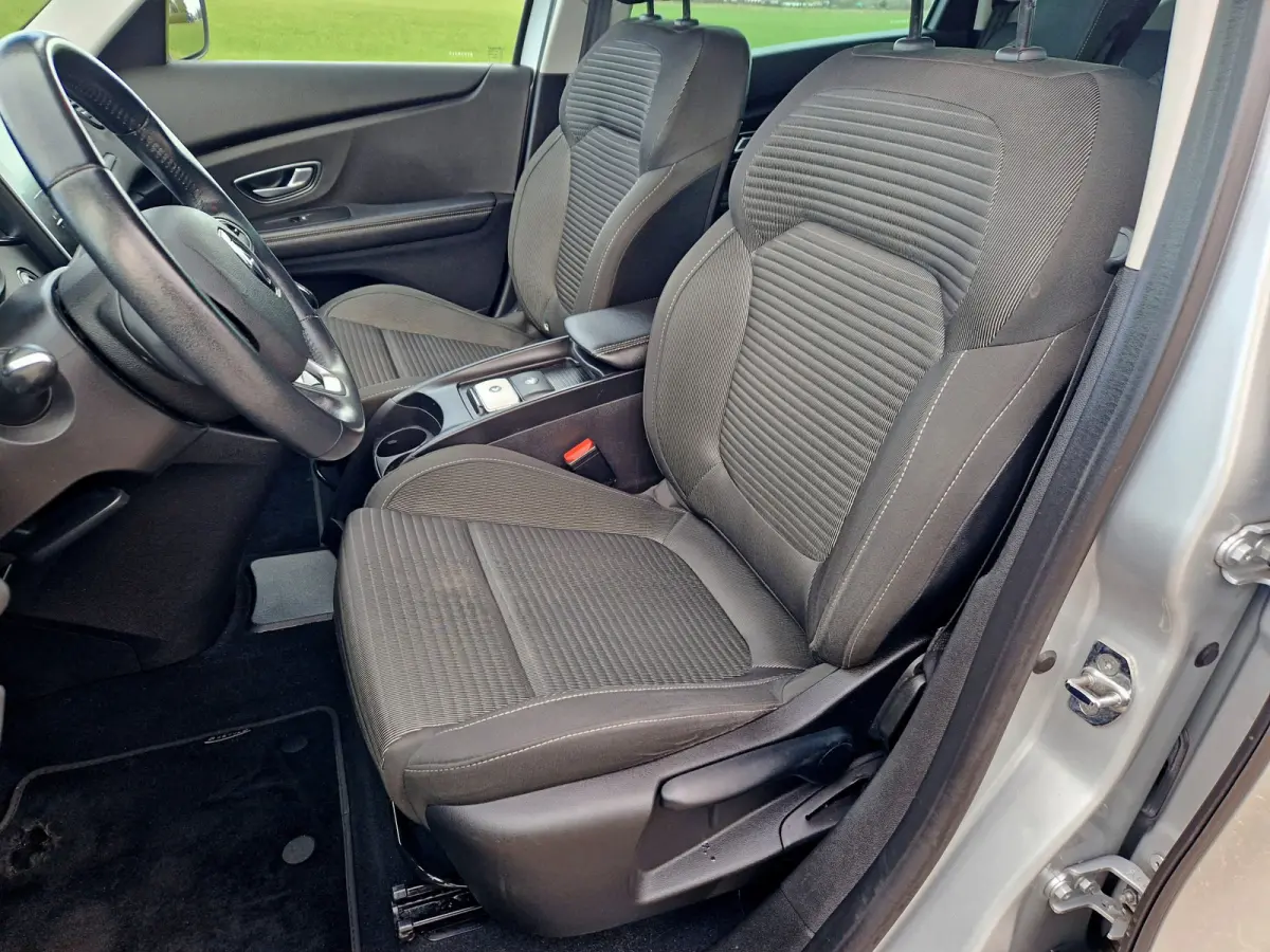 1.5 dCi Intens 7p. - 110 Pk - Euro 6 - Navi - Airco - Cruise Control