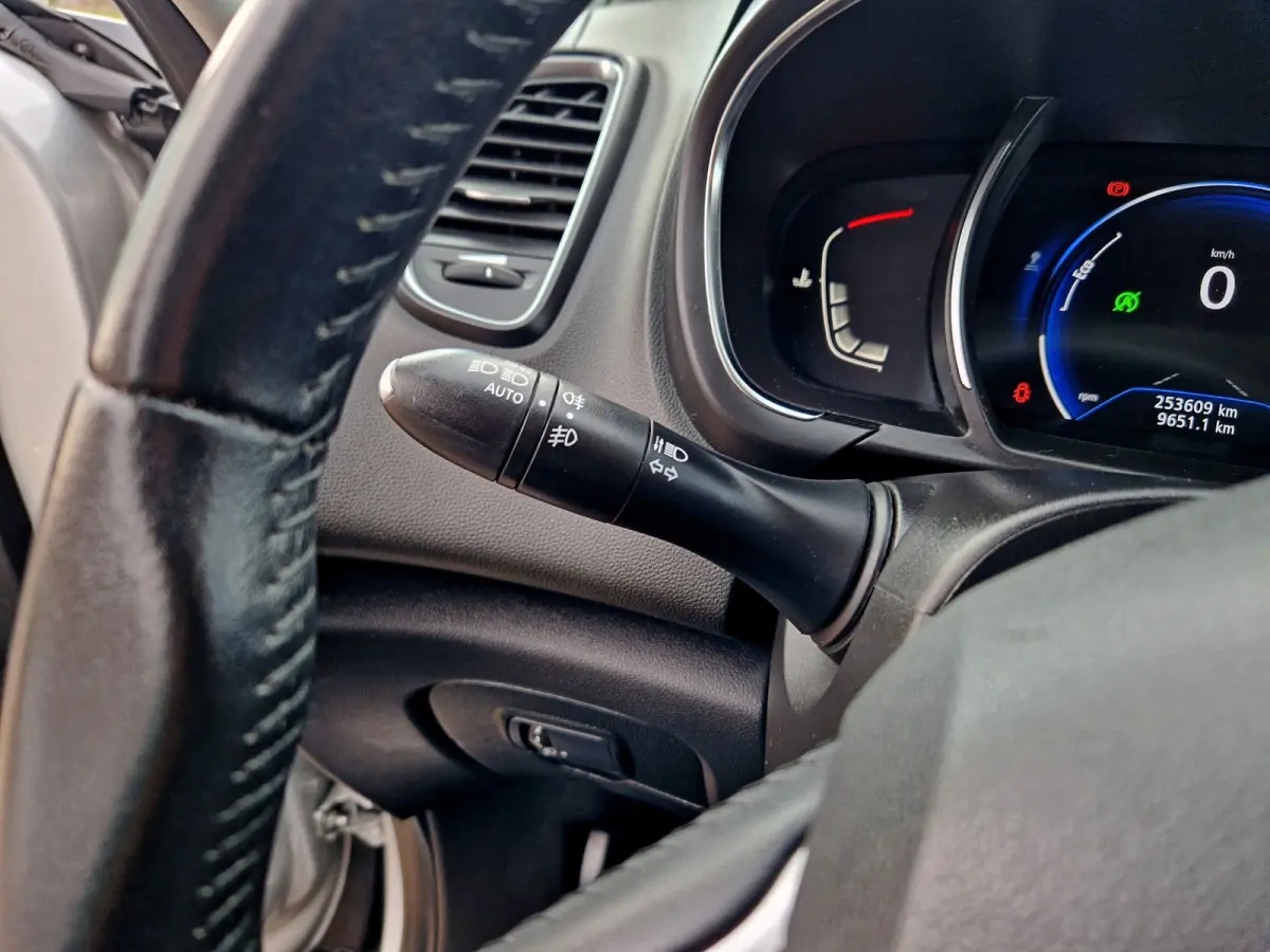 1.5 dCi Intens 7p. - 110 Pk - Euro 6 - Navi - Airco - Cruise Control