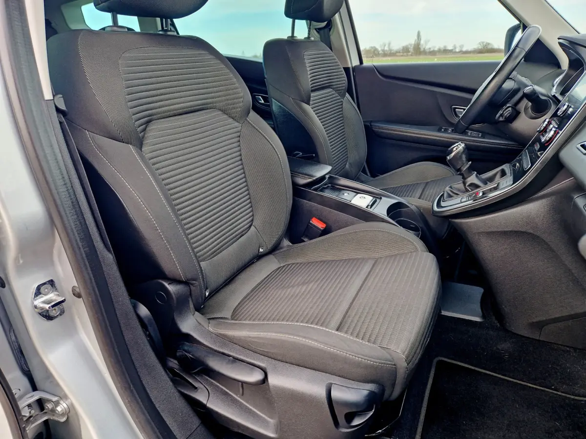 1.5 dCi Intens 7p. - 110 Pk - Euro 6 - Navi - Airco - Cruise Control