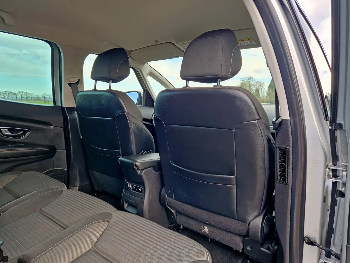 1.5 dCi Intens 7p. - 110 Pk - Euro 6 - Navi - Airco - Cruise Control