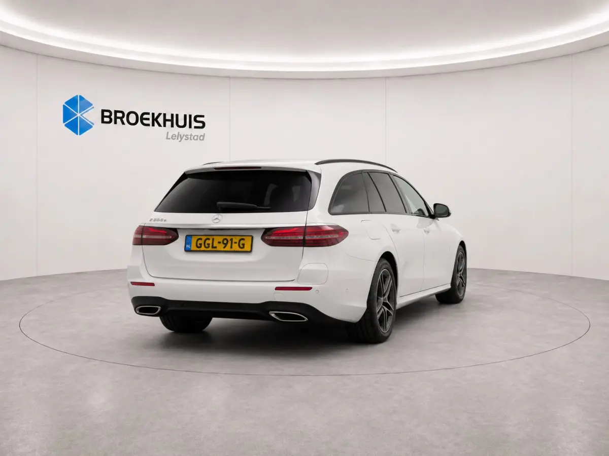 300 e 319PK AMG-LINE AUTOMAAT NAVI / LEDER / CLIMA / FULL-LED / PDC / 19" LMV / CAMERA / KEYLESS / PANO. DAK / PARELMOER / ELEK. TREKHAAK !!