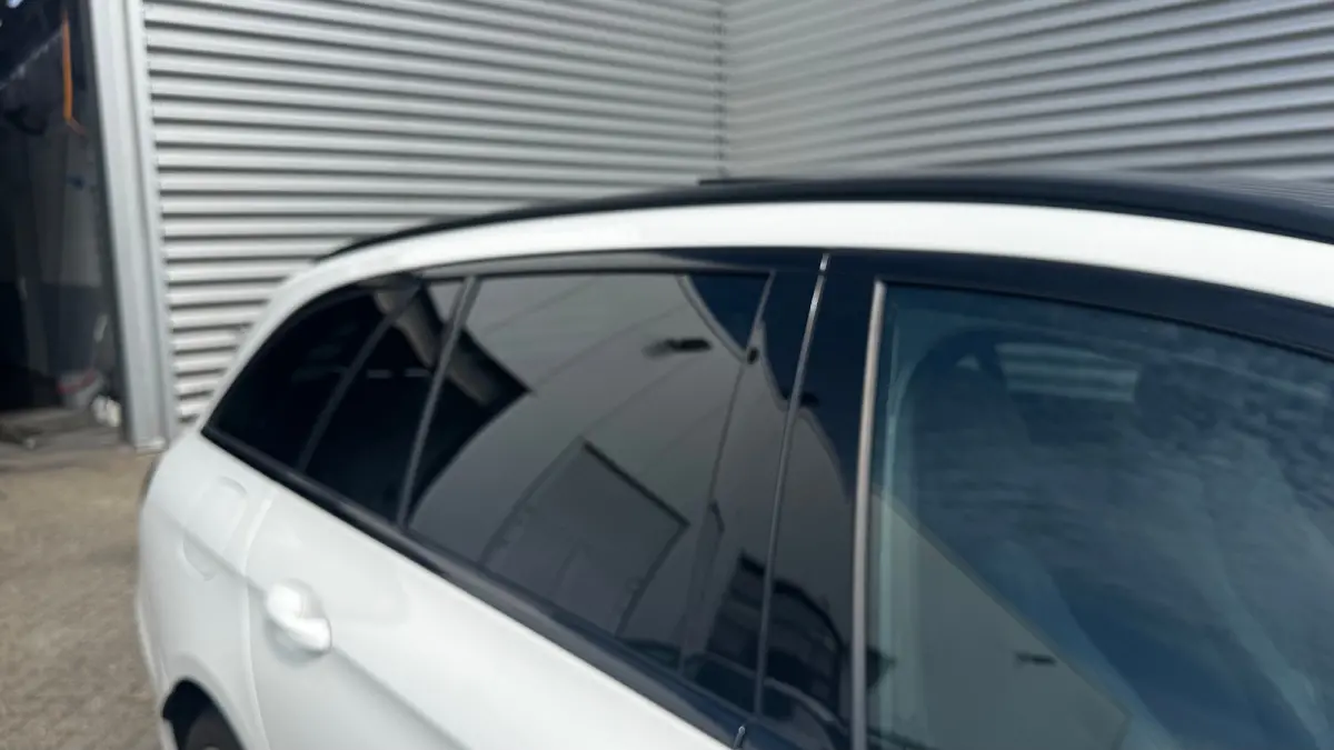 300 e 319PK AMG-LINE AUTOMAAT NAVI / LEDER / CLIMA / FULL-LED / PDC / 19" LMV / CAMERA / KEYLESS / PANO. DAK / PARELMOER / ELEK. TREKHAAK !!