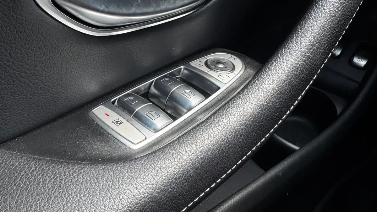 300 e 319PK AMG-LINE AUTOMAAT NAVI / LEDER / CLIMA / FULL-LED / PDC / 19" LMV / CAMERA / KEYLESS / PANO. DAK / PARELMOER / ELEK. TREKHAAK !!