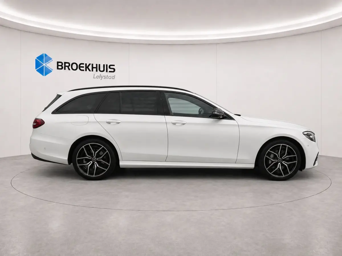 300 e 319PK AMG-LINE AUTOMAAT NAVI / LEDER / CLIMA / FULL-LED / PDC / 19" LMV / CAMERA / KEYLESS / PANO. DAK / PARELMOER / ELEK. TREKHAAK !!