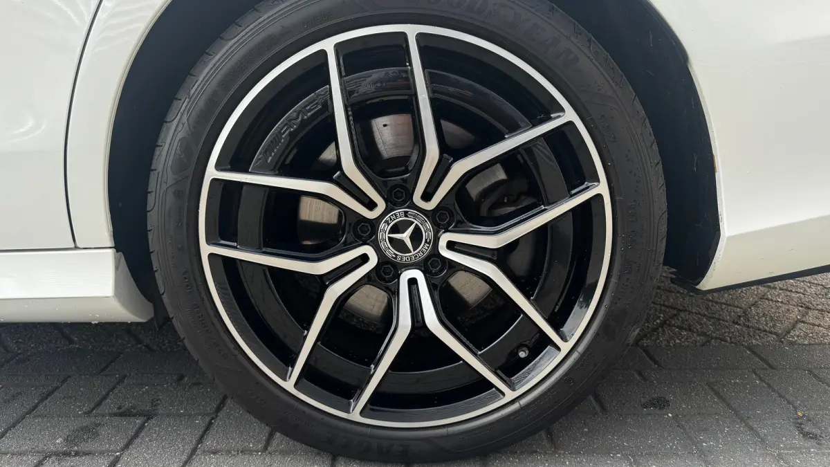 300 e 319PK AMG-LINE AUTOMAAT NAVI / LEDER / CLIMA / FULL-LED / PDC / 19" LMV / CAMERA / KEYLESS / PANO. DAK / PARELMOER / ELEK. TREKHAAK !!