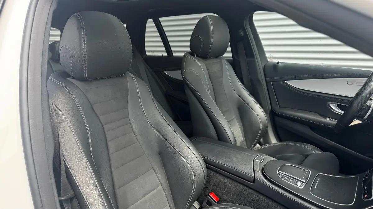 300 e 319PK AMG-LINE AUTOMAAT NAVI / LEDER / CLIMA / FULL-LED / PDC / 19" LMV / CAMERA / KEYLESS / PANO. DAK / PARELMOER / ELEK. TREKHAAK !!