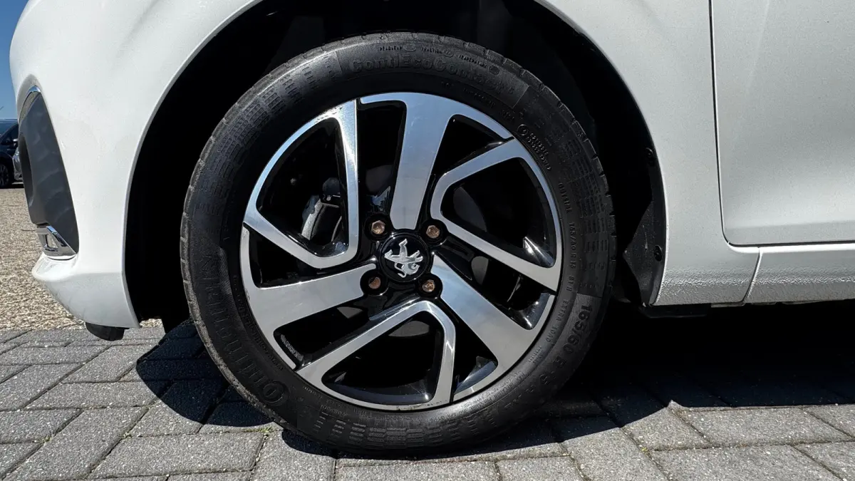 1.0 E-VTI 72PK 5-DRS ALLURE / NAVI / CLIMA / LED / 15" LMV / CAMERA / BLUETOOTH / PACK STYLE !!