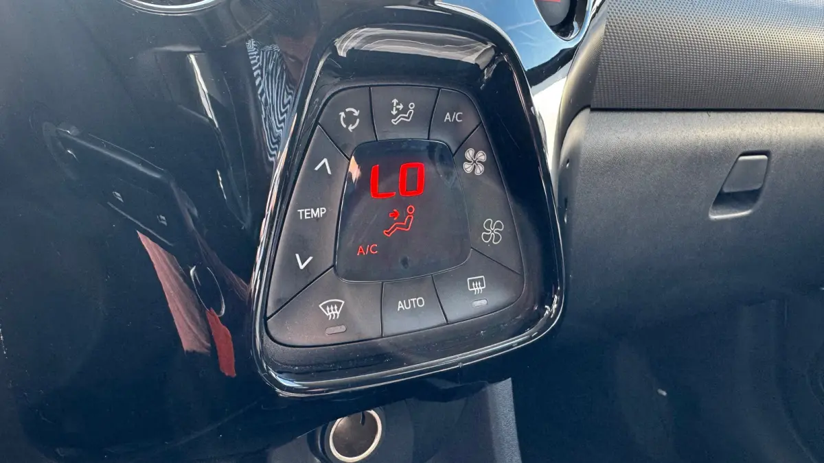 1.0 E-VTI 72PK 5-DRS ALLURE / NAVI / CLIMA / LED / 15" LMV / CAMERA / BLUETOOTH / PACK STYLE !!