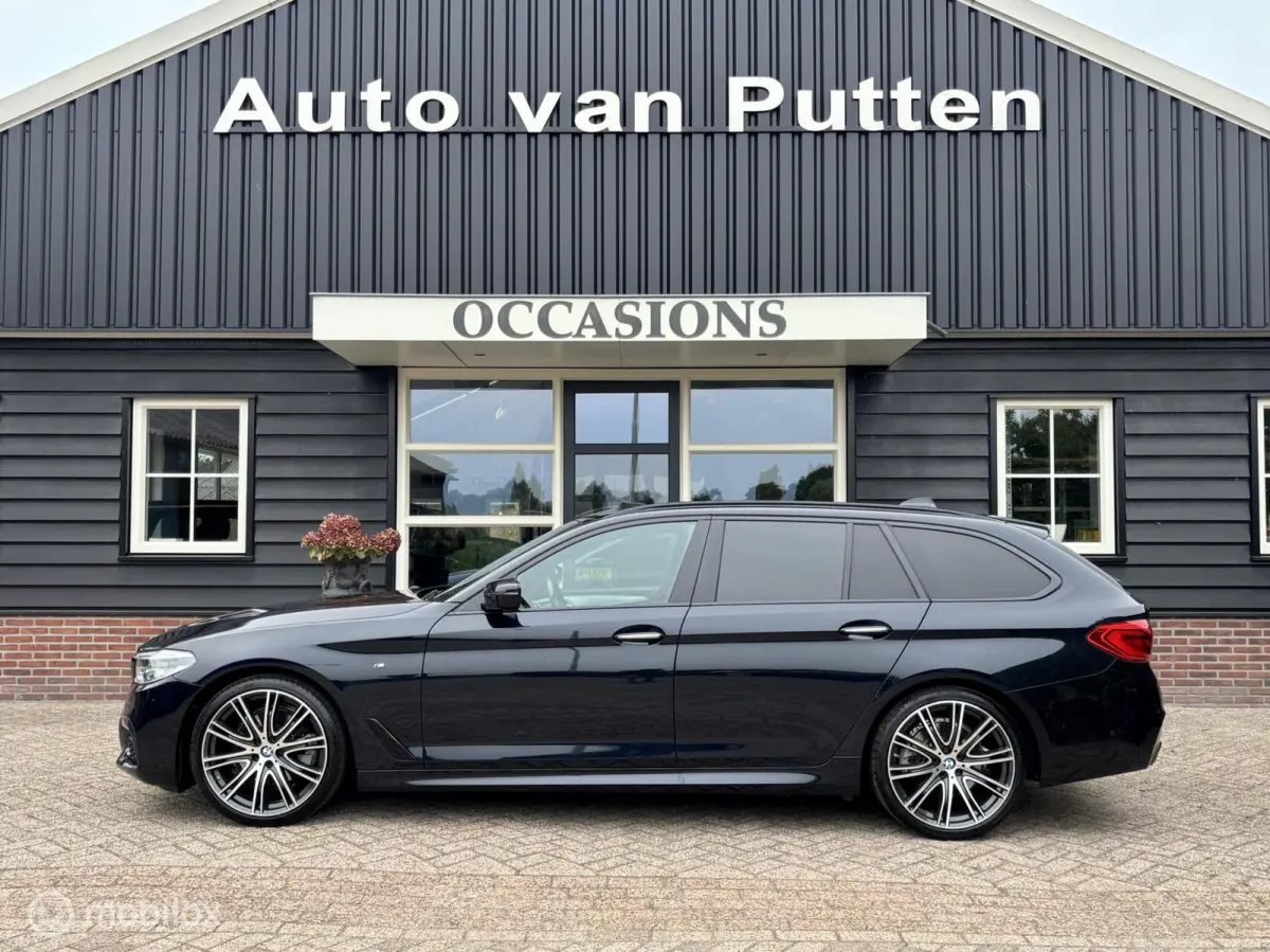 520i High Executive / M-Pakket / Pano / Head-up / Trekhaak /