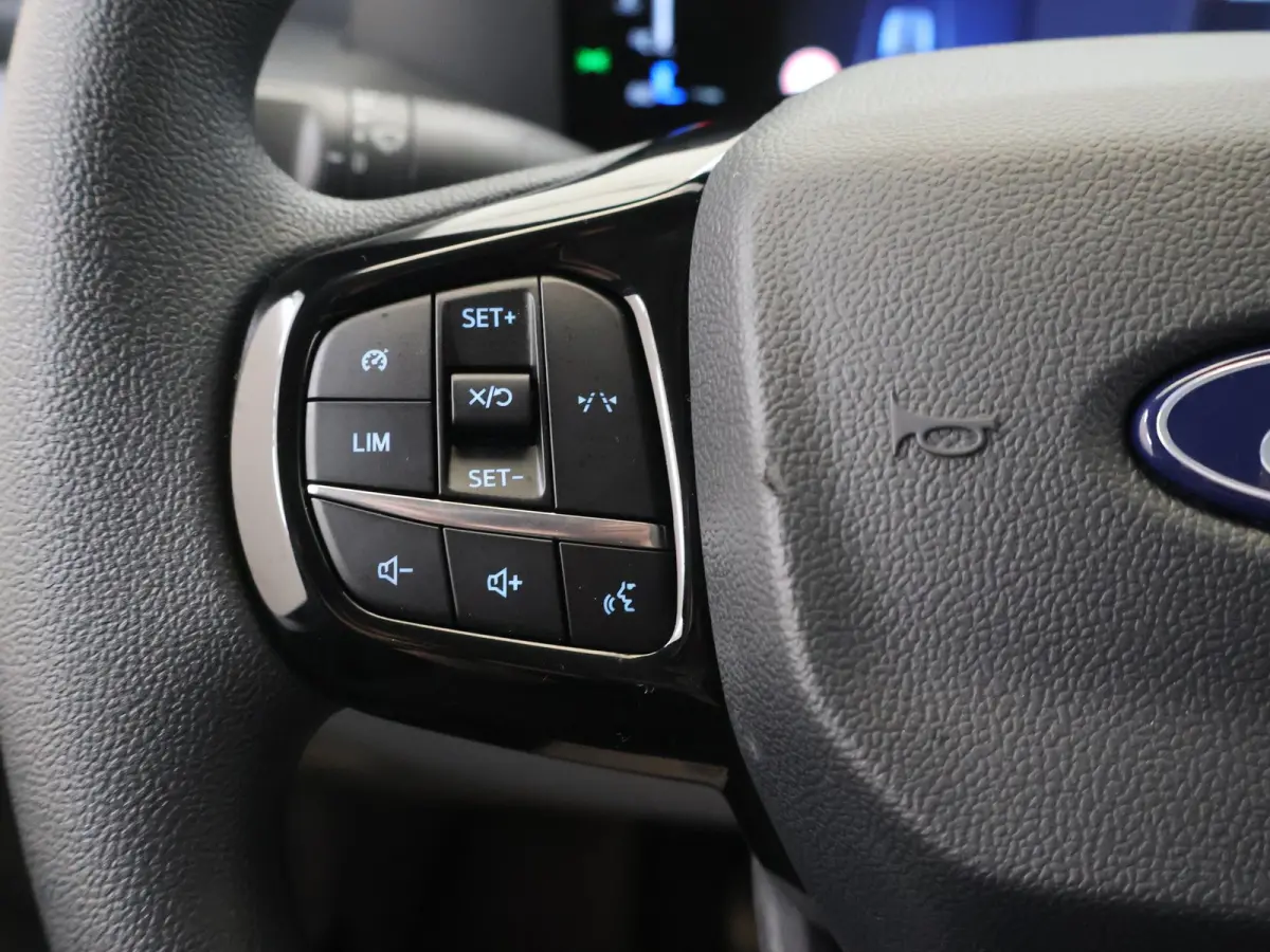 320 | 2.0 TDCI | L2 H1 | TREND | PARKEERCAMERA | APPLE CARPLAY | ANDROID AUTO | 3-ZITS | CLIMATE CONTROL | VOORRUITVERWARMING | CRUISE CONTROL | METALLIC LAK CHROME BLUE