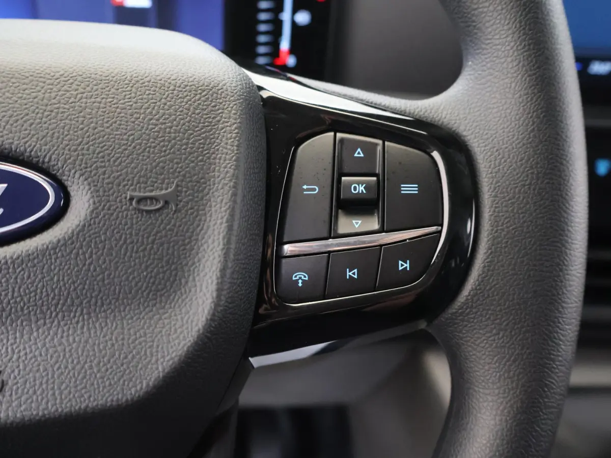 320 | 2.0 TDCI | L2 H1 | TREND | PARKEERCAMERA | APPLE CARPLAY | ANDROID AUTO | 3-ZITS | CLIMATE CONTROL | VOORRUITVERWARMING | CRUISE CONTROL | METALLIC LAK CHROME BLUE